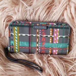 Vera Bradley Bags - Vera Bradley wristlet wallet Vera Bradley Bags - Vera Bradley wristlet wallet